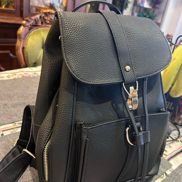 Chic Black Textured Backpack - Picture 2 of 9